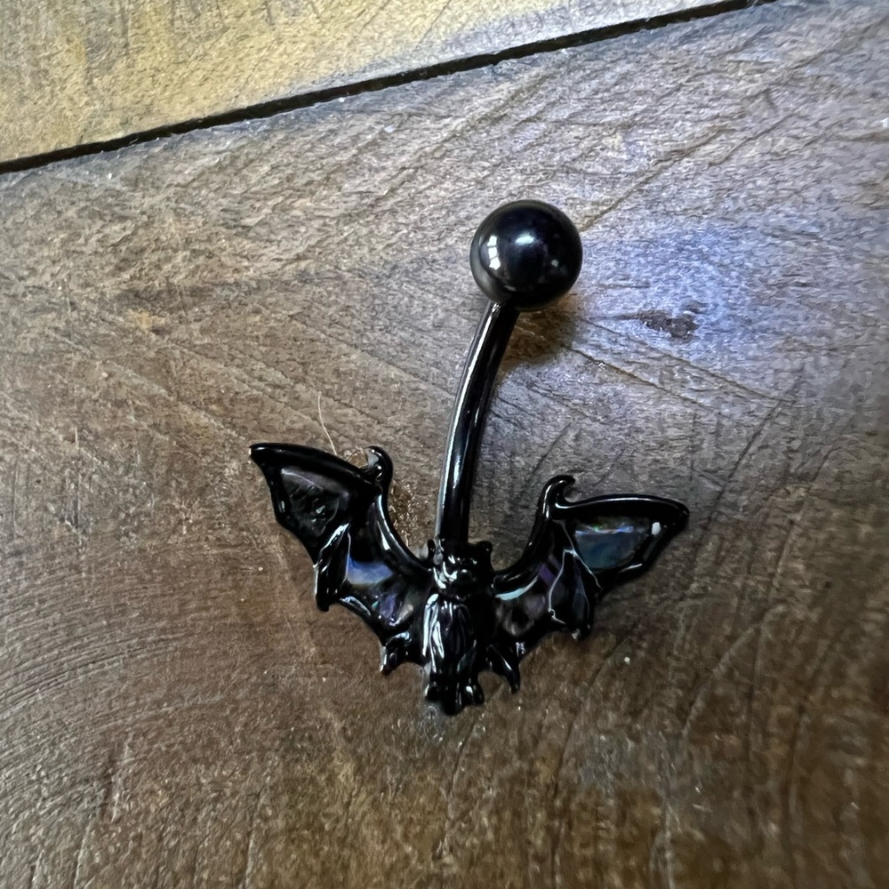 Bat belly ring